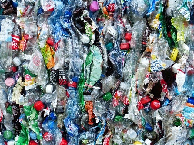 plastic-bottles-115071_640.jpg